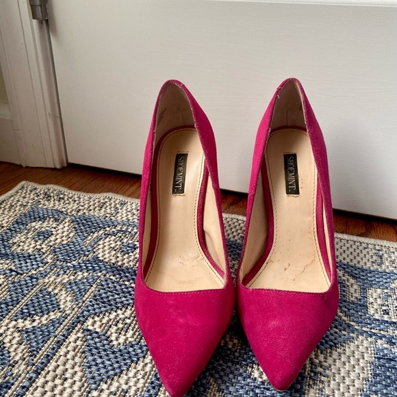 Beautiful suede fuchsia pink pumps- 4” - Picture 2 of 5